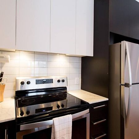 Sleek Condo In The Heart Of Little Italy By Den Stays مونتريال المظهر الخارجي الصورة