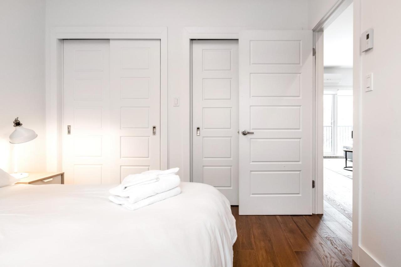 Sleek Condo In The Heart Of Little Italy By Den Stays مونتريال الغرفة الصورة