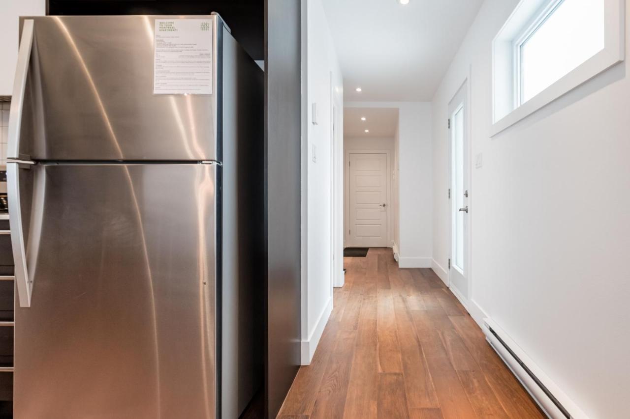 Sleek Condo In The Heart Of Little Italy By Den Stays مونتريال الغرفة الصورة