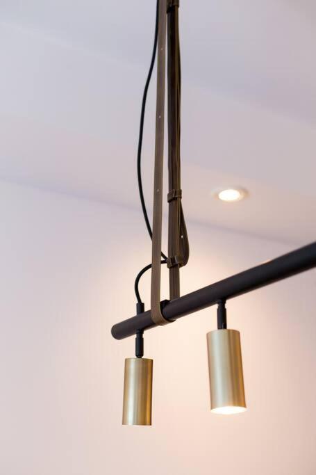 Sleek Condo In The Heart Of Little Italy By Den Stays مونتريال المظهر الخارجي الصورة