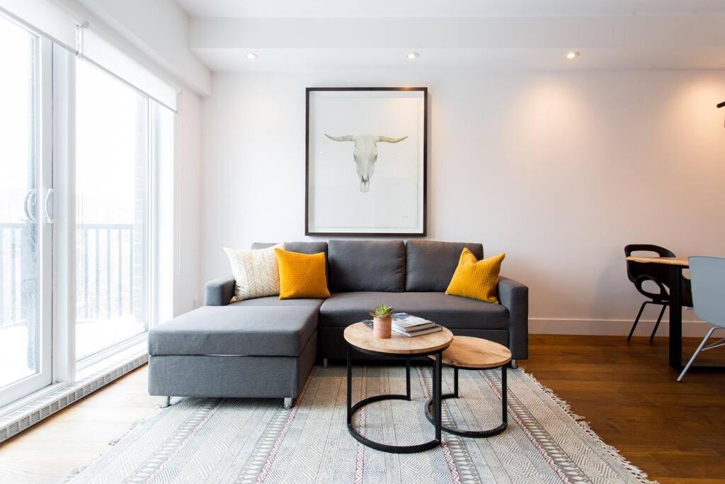 Sleek Condo In The Heart Of Little Italy By Den Stays مونتريال المظهر الخارجي الصورة