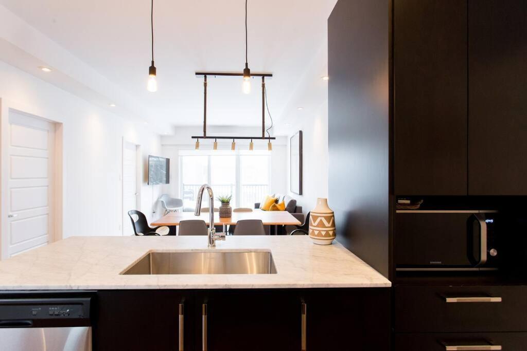 Sleek Condo In The Heart Of Little Italy By Den Stays مونتريال المظهر الخارجي الصورة